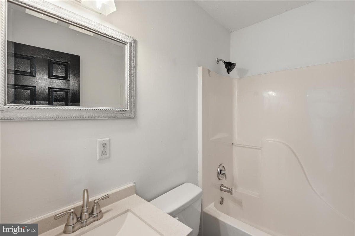 102 Romney Place photo 26
