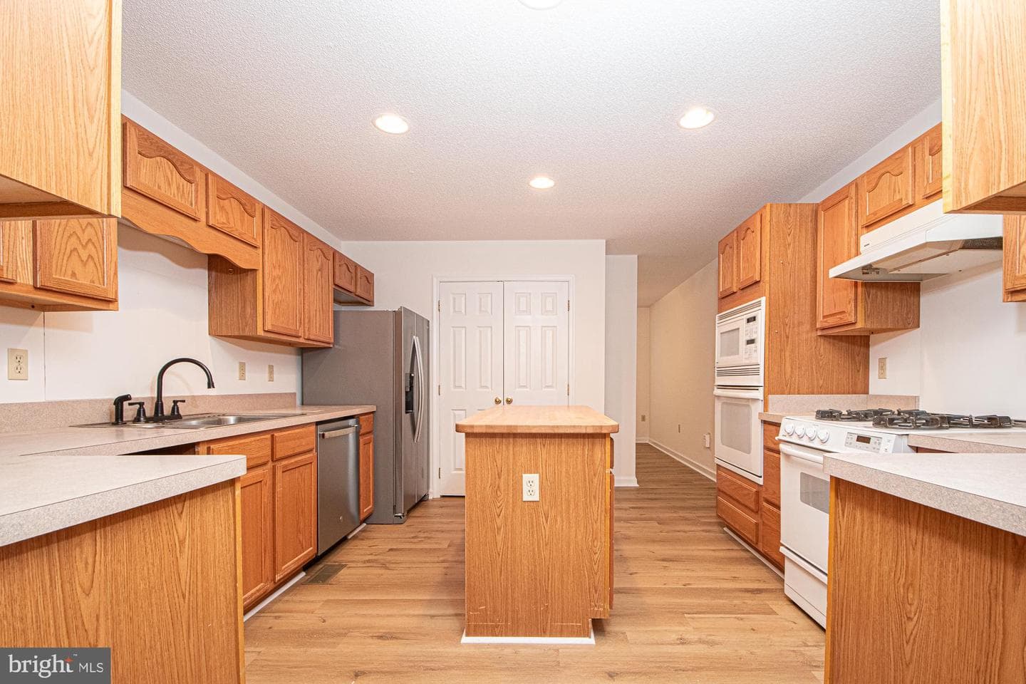 1001 N Timber Ridge Road photo 16