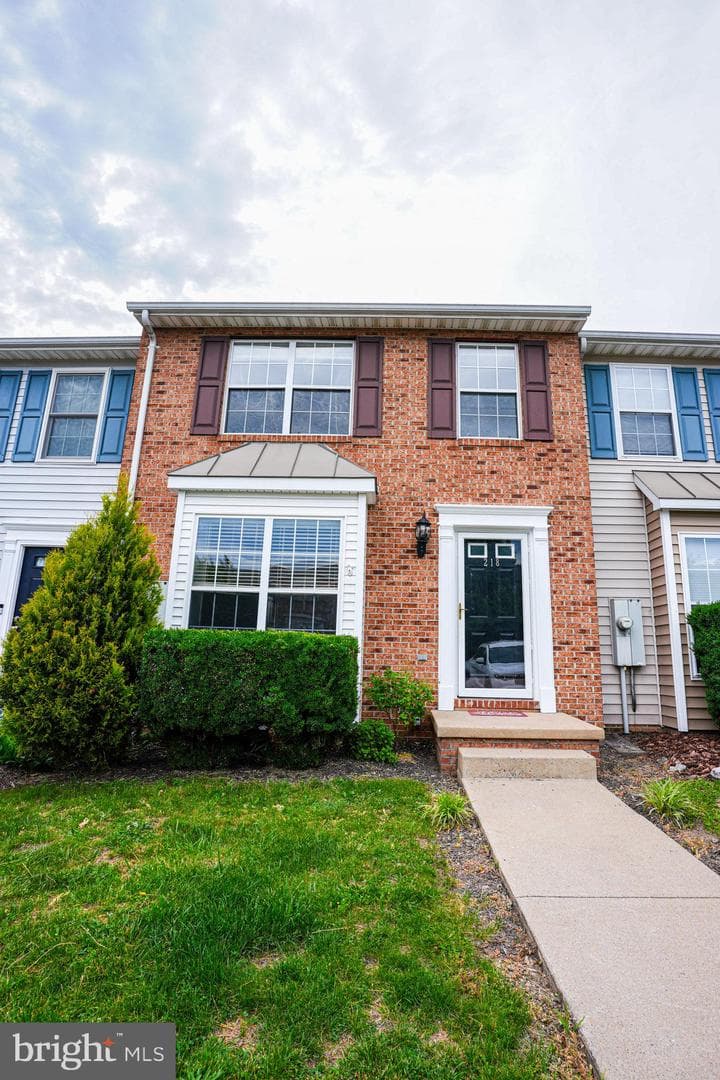 218 Stratford Drive photo 1
