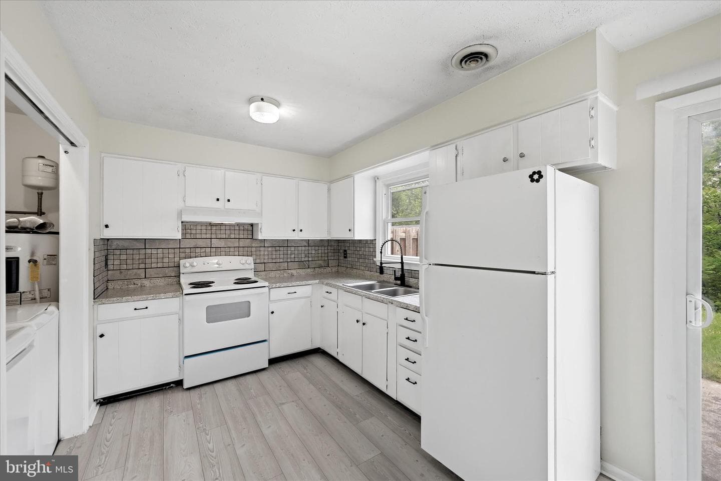304 Ash Hollow Drive photo 10