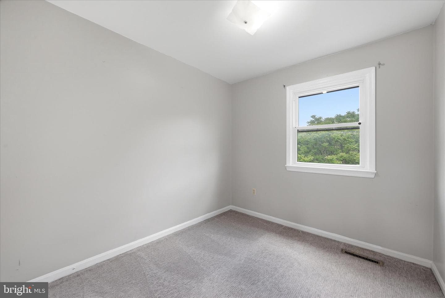 304 Ash Hollow Drive photo 17