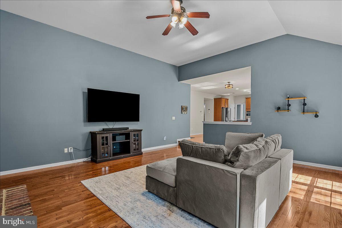 108 Norfolk Court photo 18
