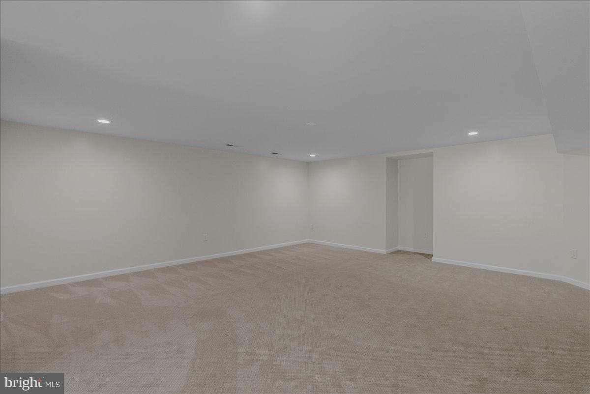 108 Norfolk Court photo 65