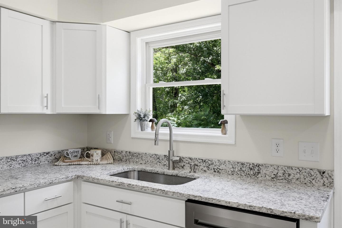 1355 Perry photo 14