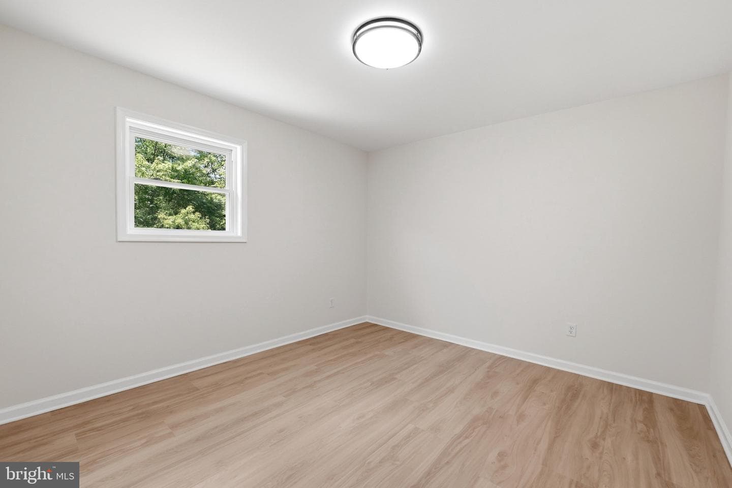 1355 Perry photo 15