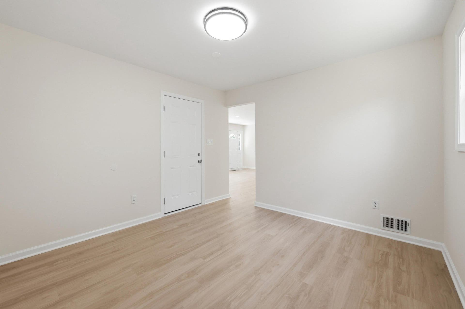 1355 Perry photo 17
