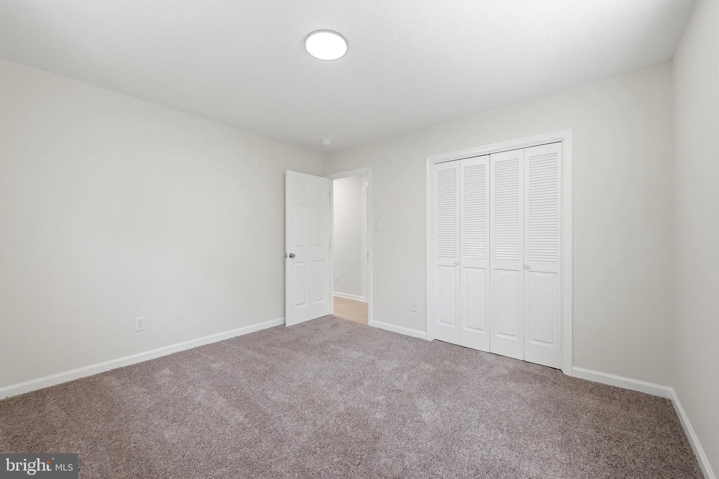 1355 Perry photo 25