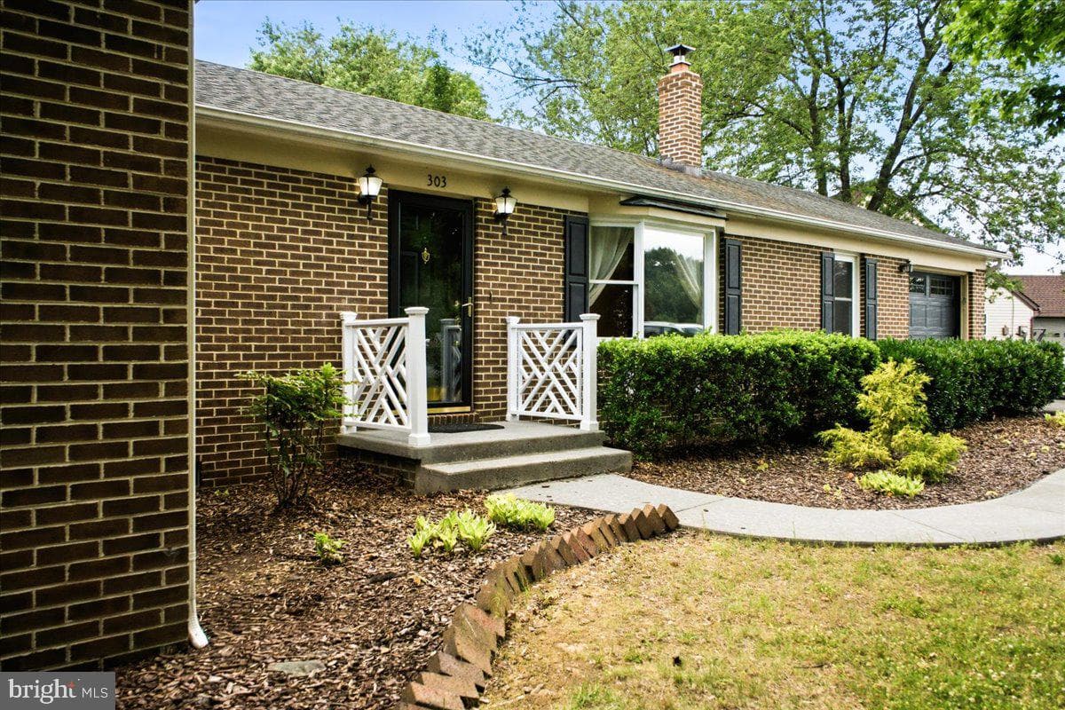 303 Yale Drive photo 5