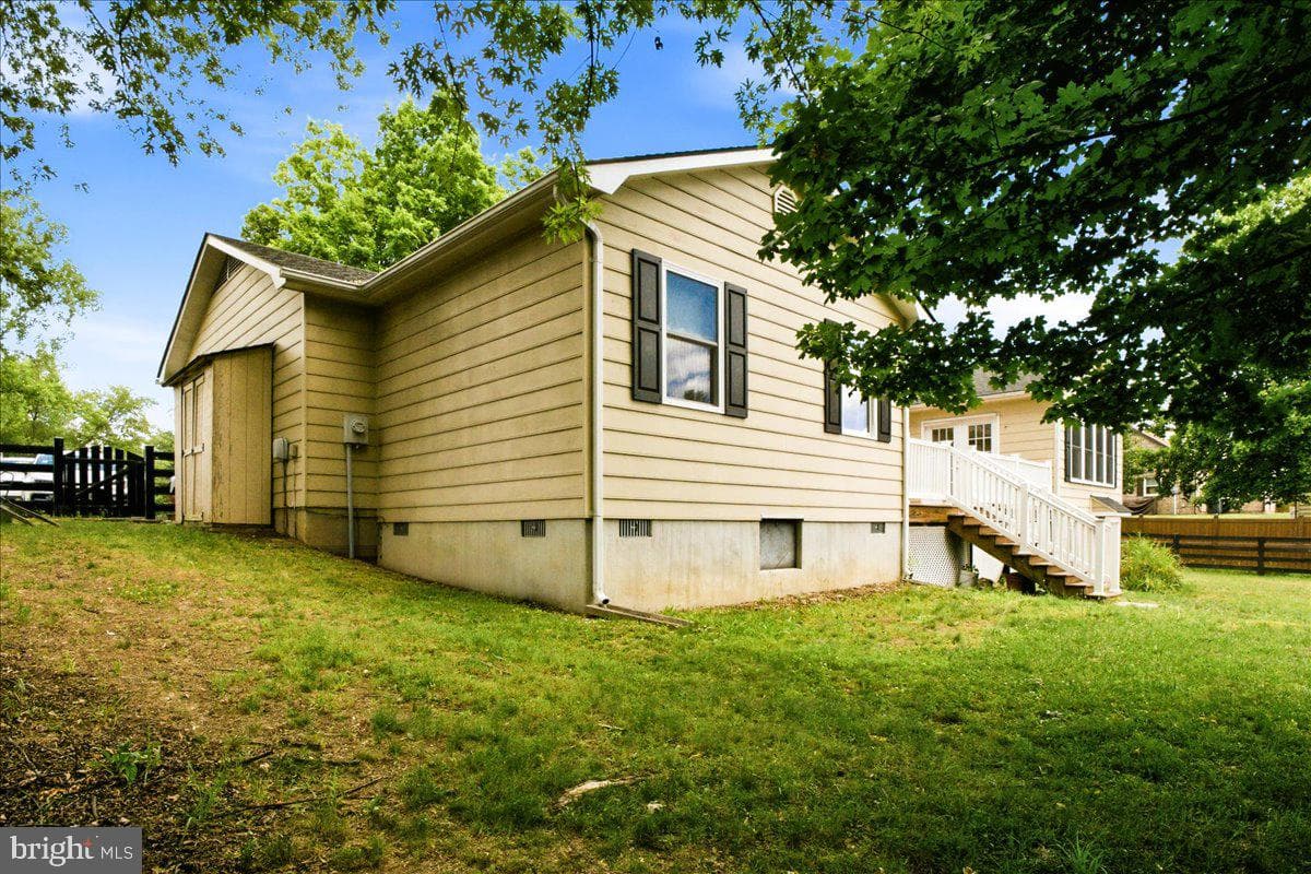 303 Yale Drive photo 52