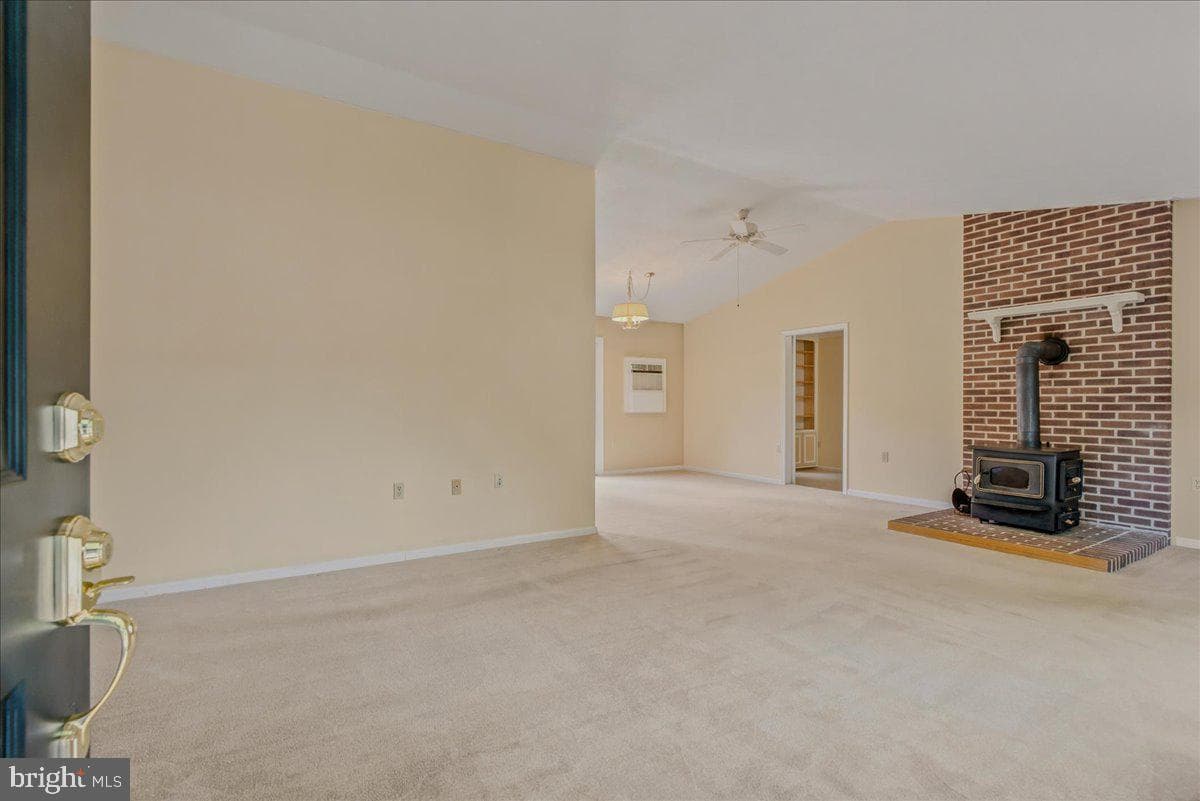 303 Yale Drive photo 6