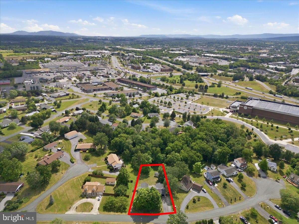303 Yale Drive photo 63