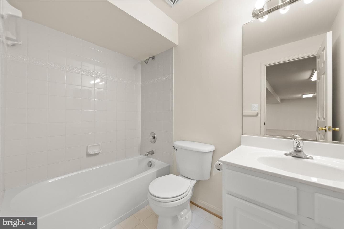 114 Nassau Drive photo 26