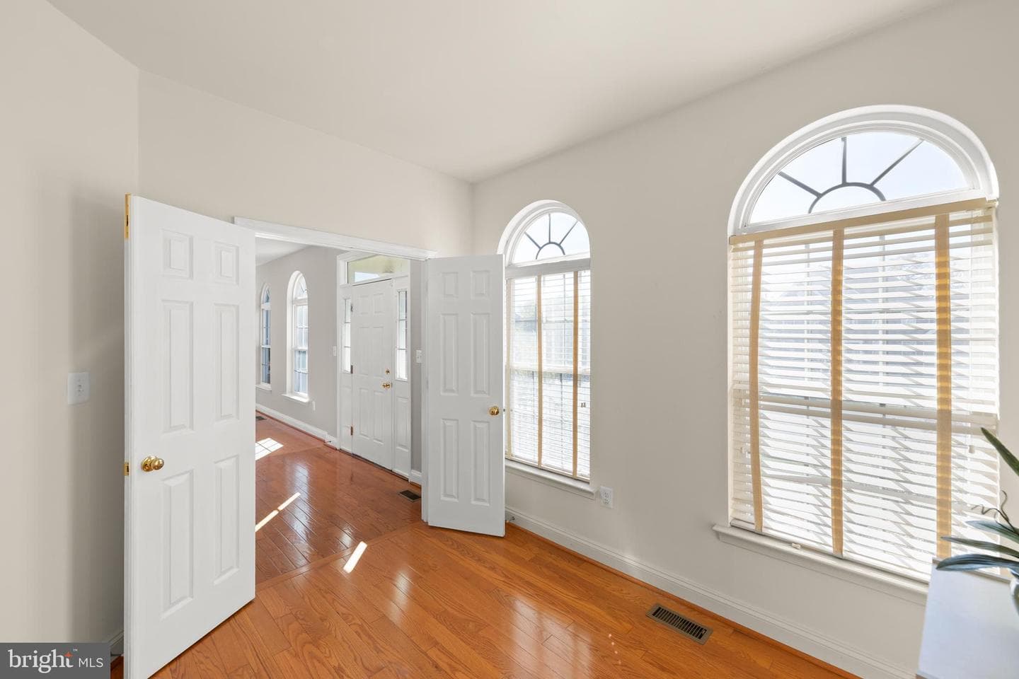 114 Nassau Drive photo 3