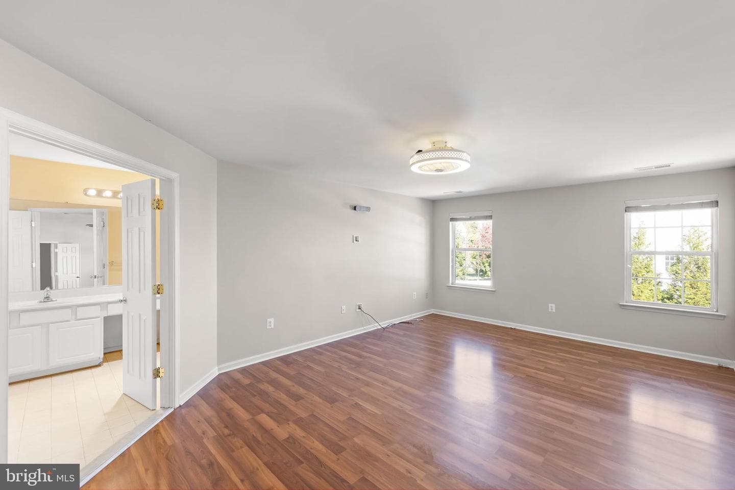 114 Nassau Drive photo 32