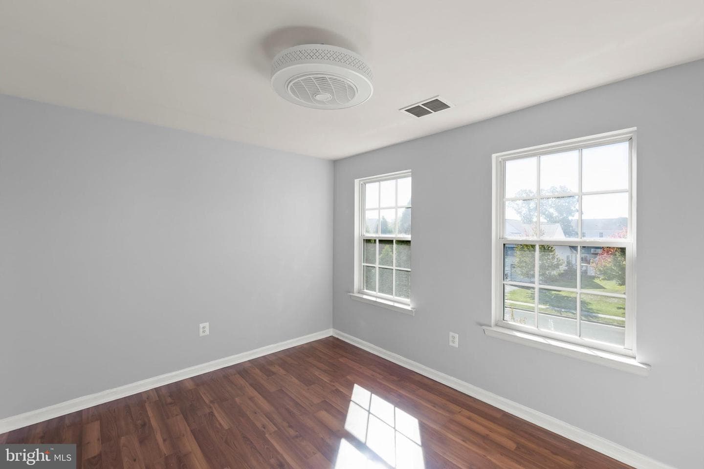 114 Nassau Drive photo 41