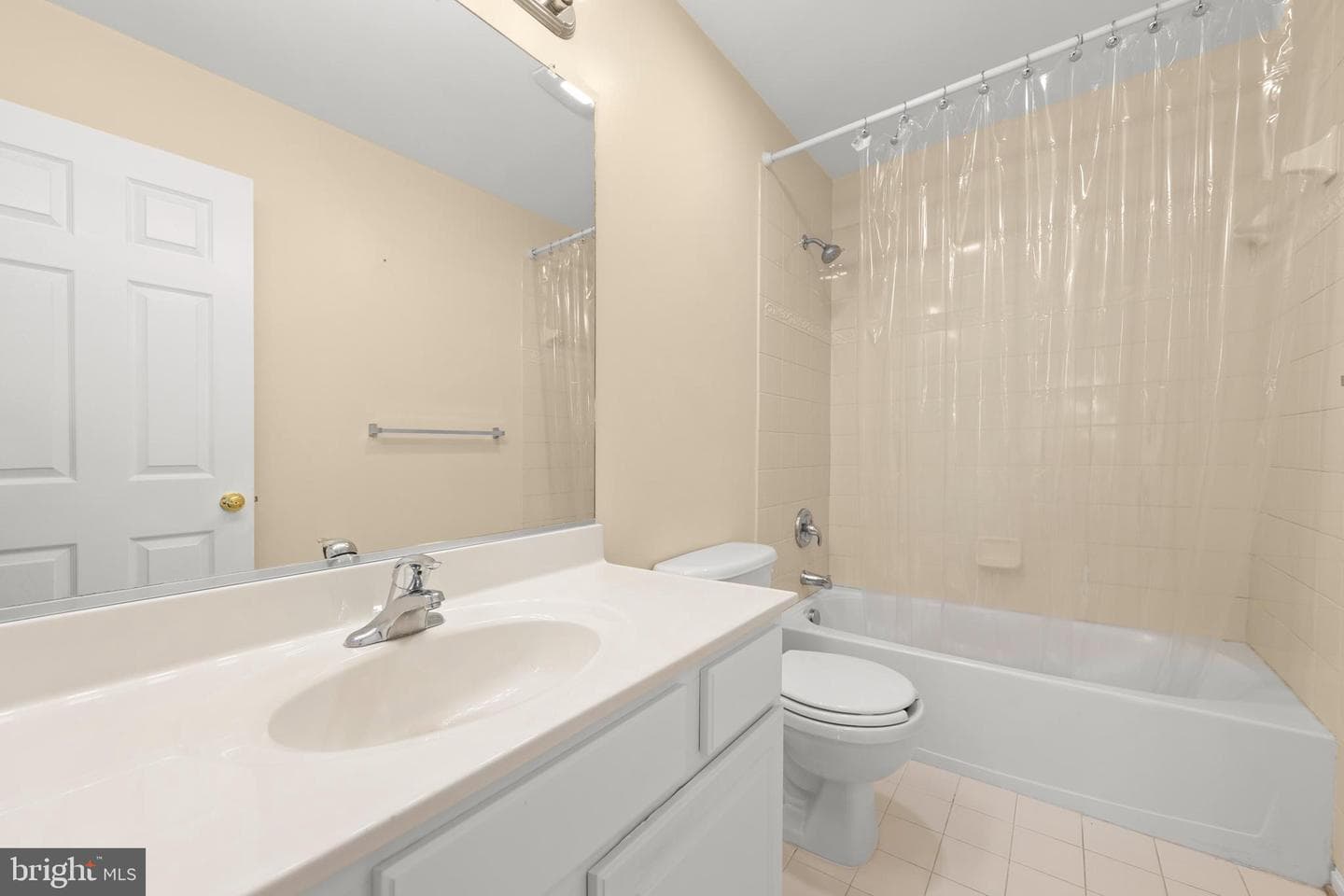 114 Nassau Drive photo 43