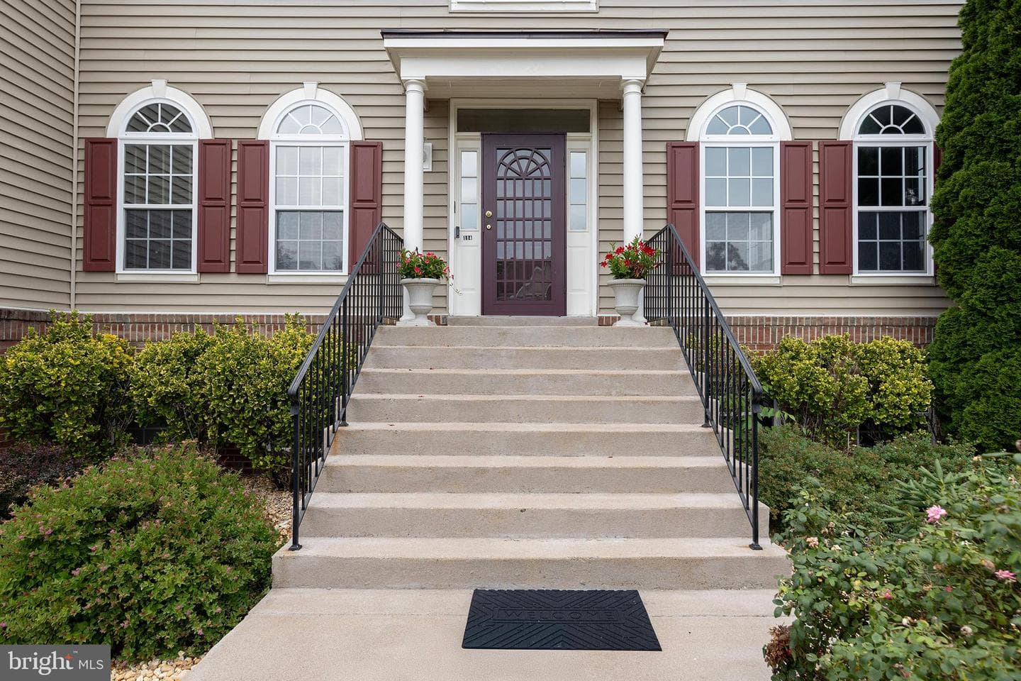 114 Nassau Drive photo 48