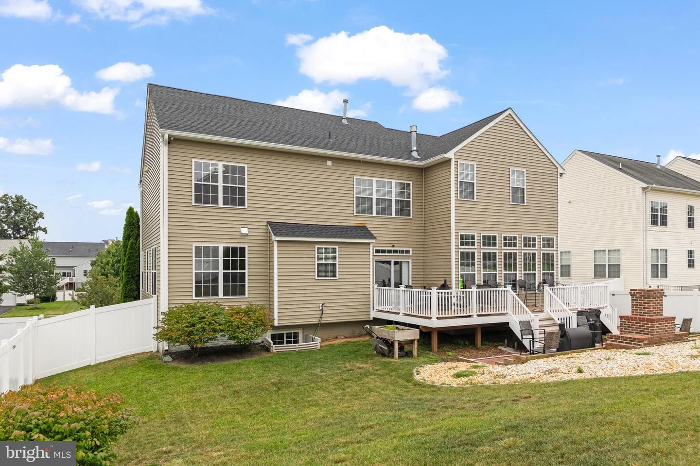 114 Nassau Drive photo 49