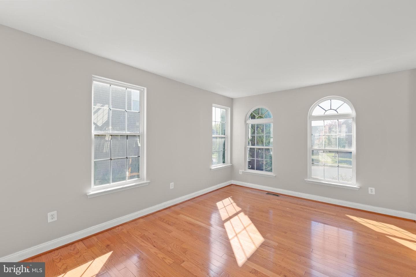114 Nassau Drive photo 5