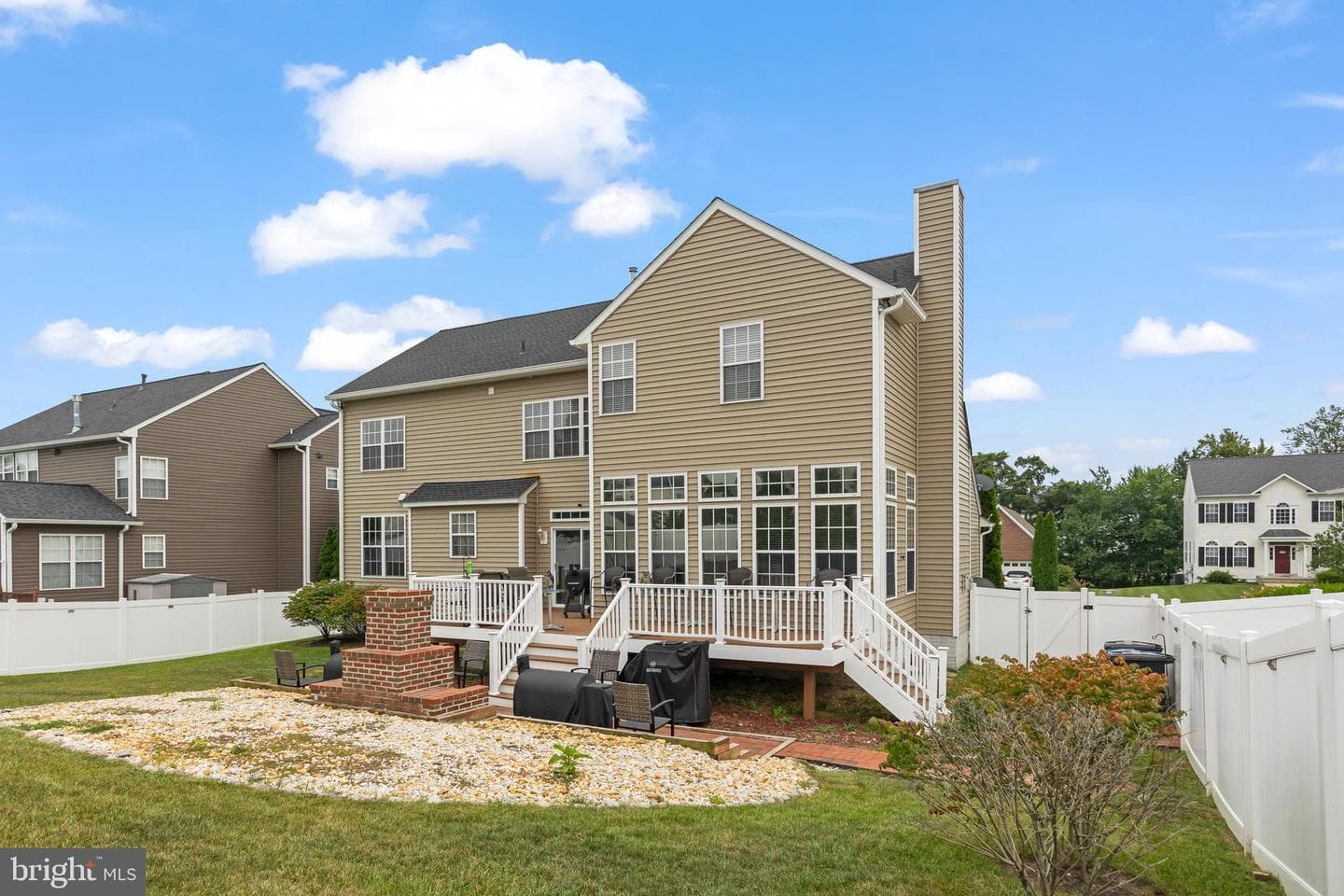 114 Nassau Drive photo 50