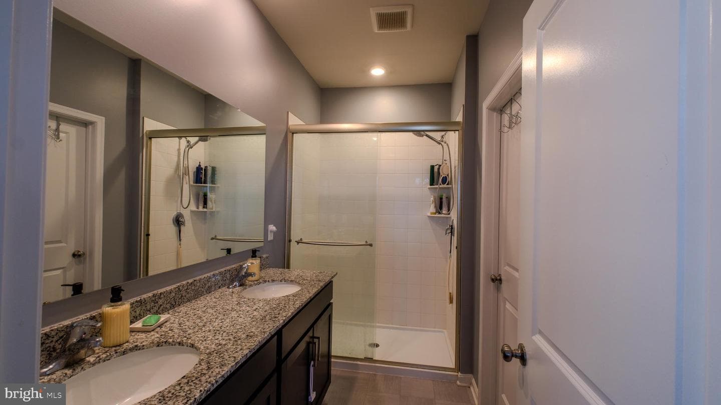 122 Clerkenwell Drive photo 12