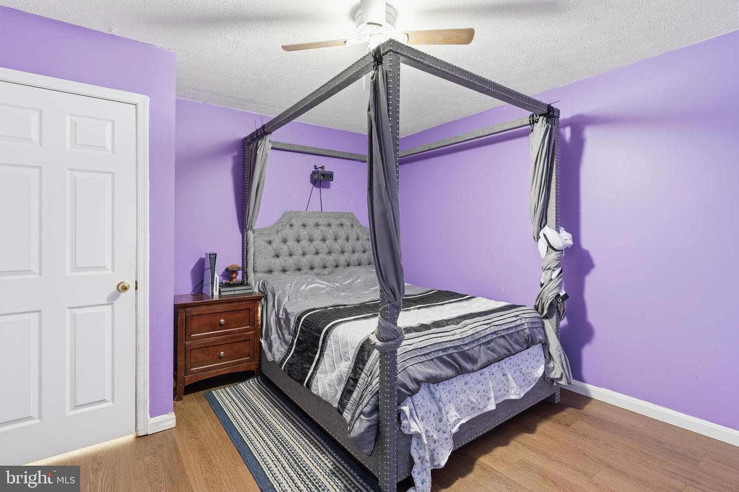 900 Enfield Drive photo 32