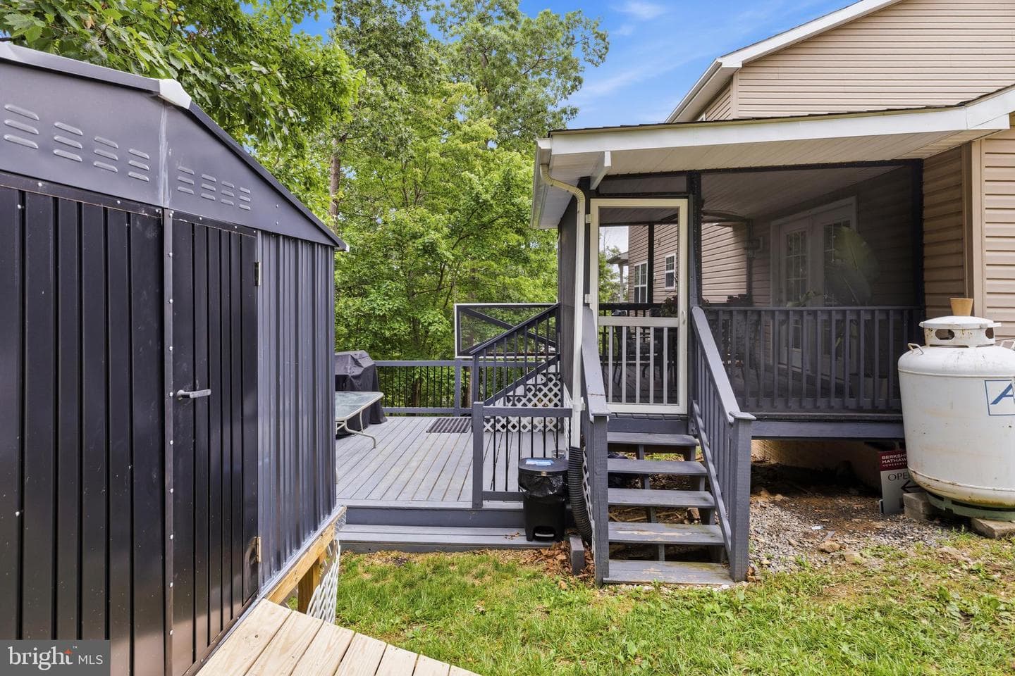 900 Enfield Drive photo 43