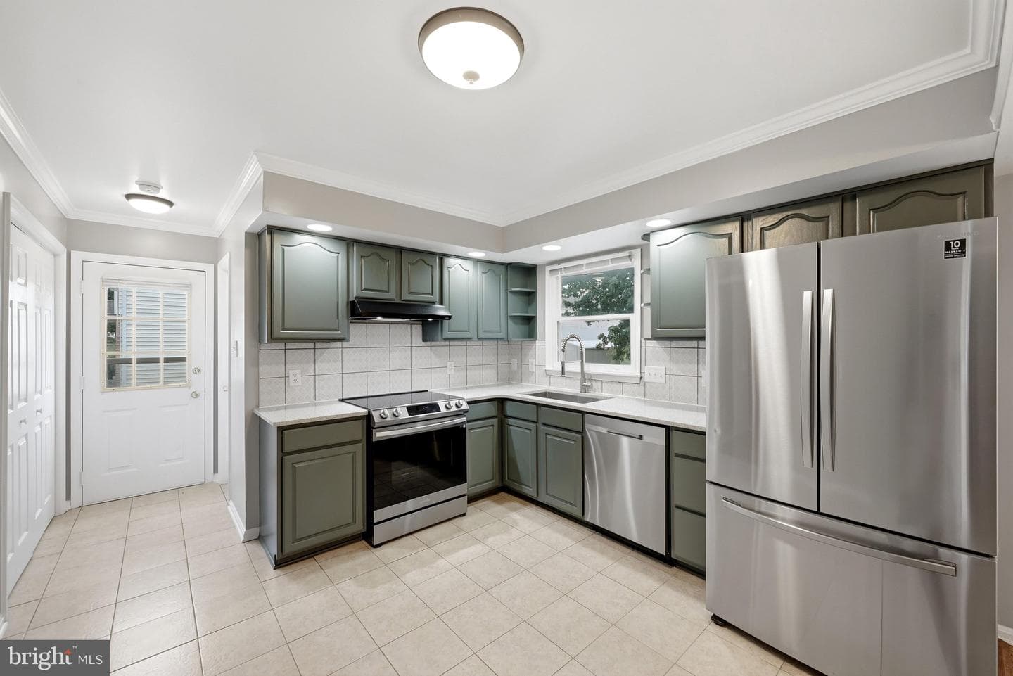 100 Oakmont Circle photo 10