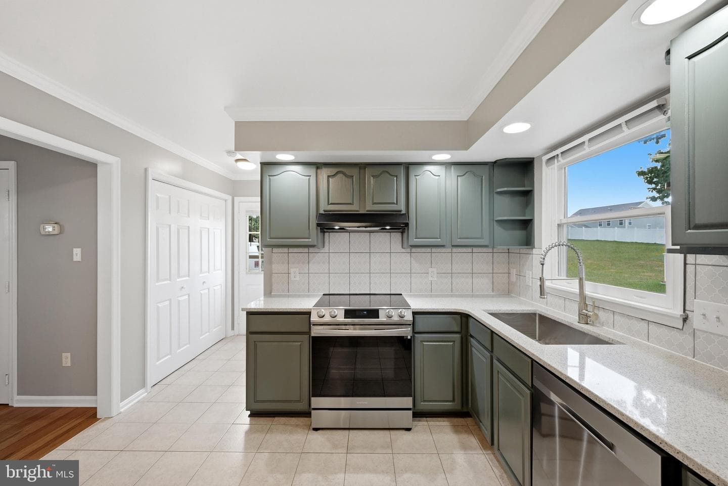 100 Oakmont Circle photo 11