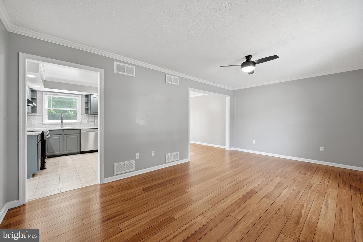 100 Oakmont Circle photo 6