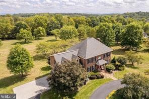 160 Wilton Drive photo 2
