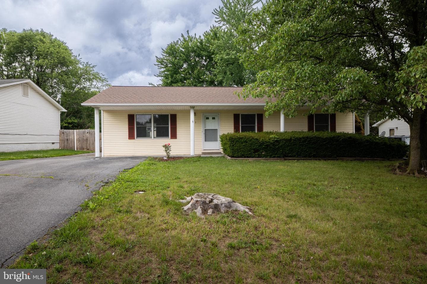 305 Hackberry Drive photo 1