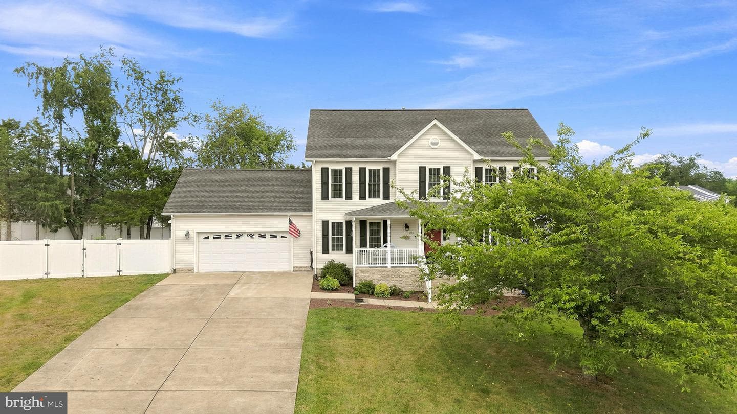 107 Dell Court photo 2