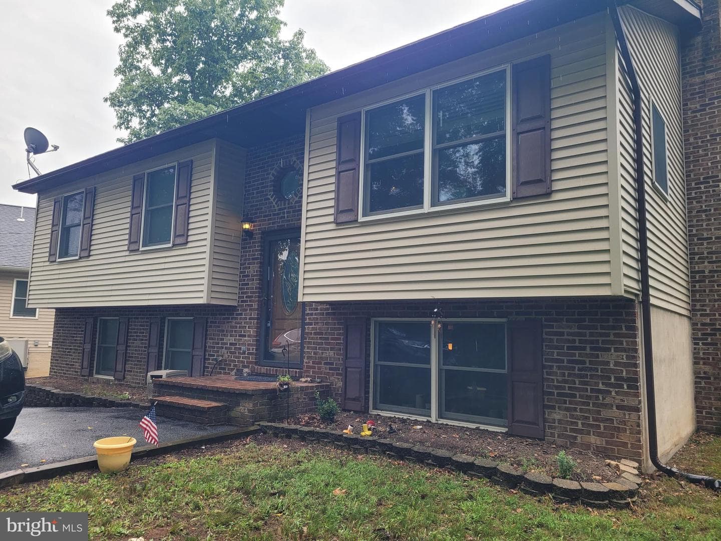 1226 Lakeview Drive photo 2
