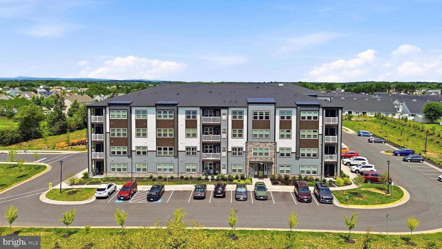 151 McCormick #203 photo 1