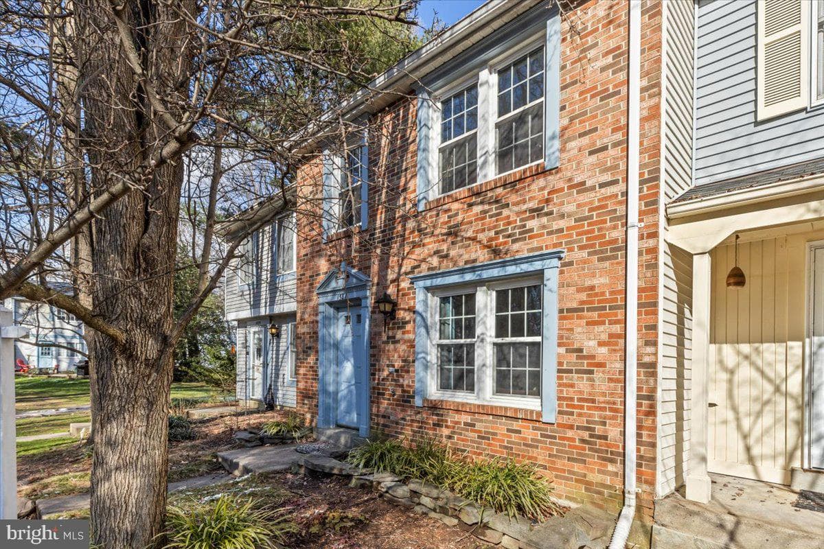 1581 Stowe Court photo 3