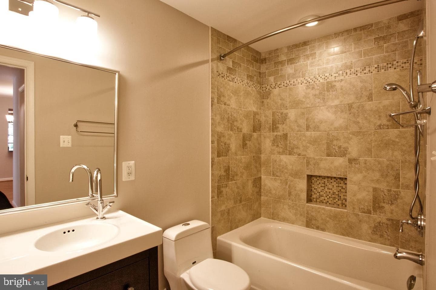 10198 Oakton Terrace Road photo 12