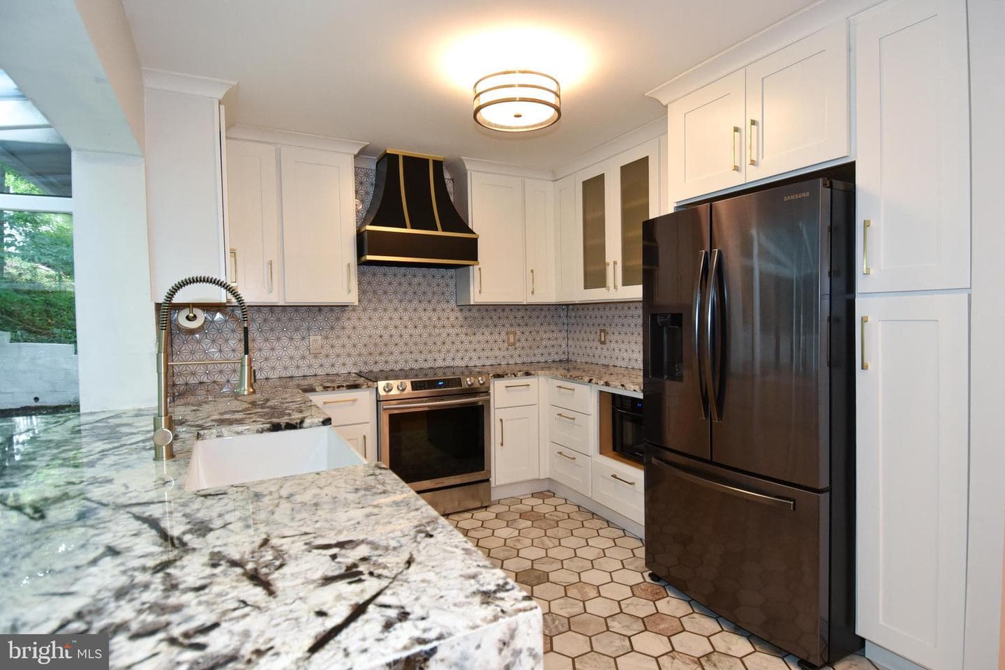 5232 Cherokee Avenue photo 10