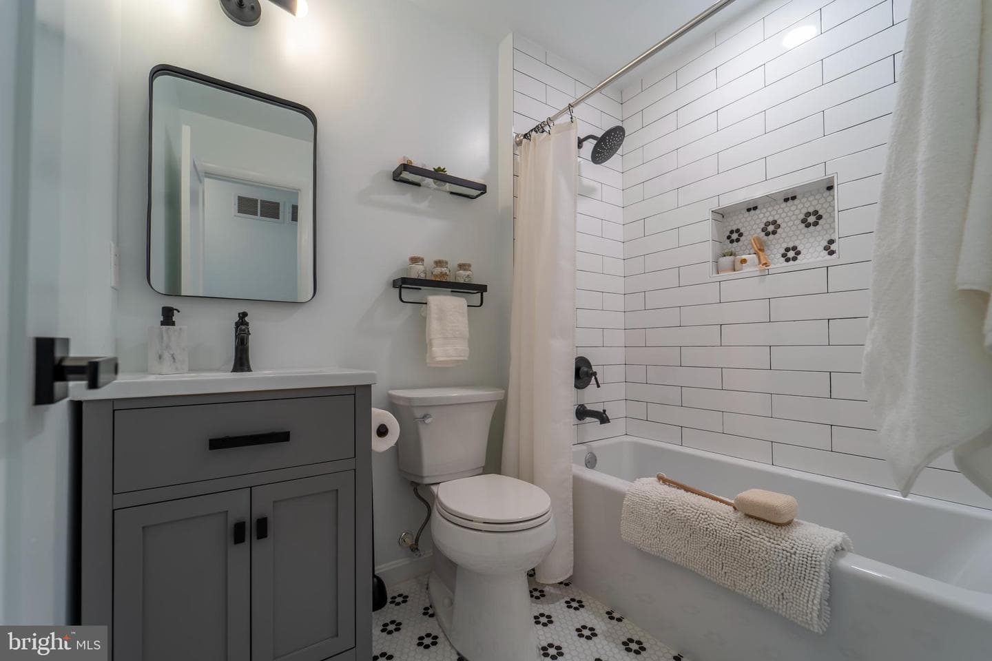 6511 Cygnet Drive photo 8