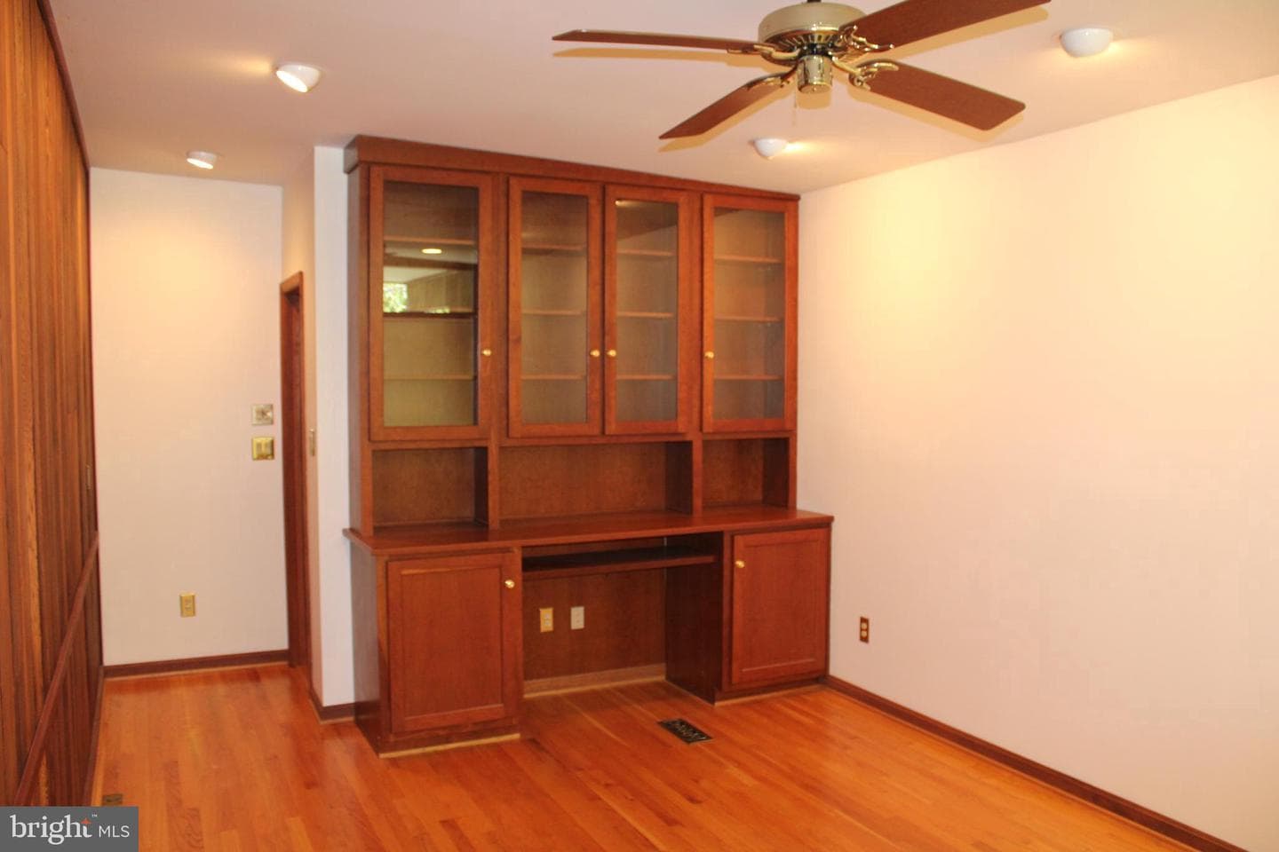 4930 Lincoln Avenue photo 17