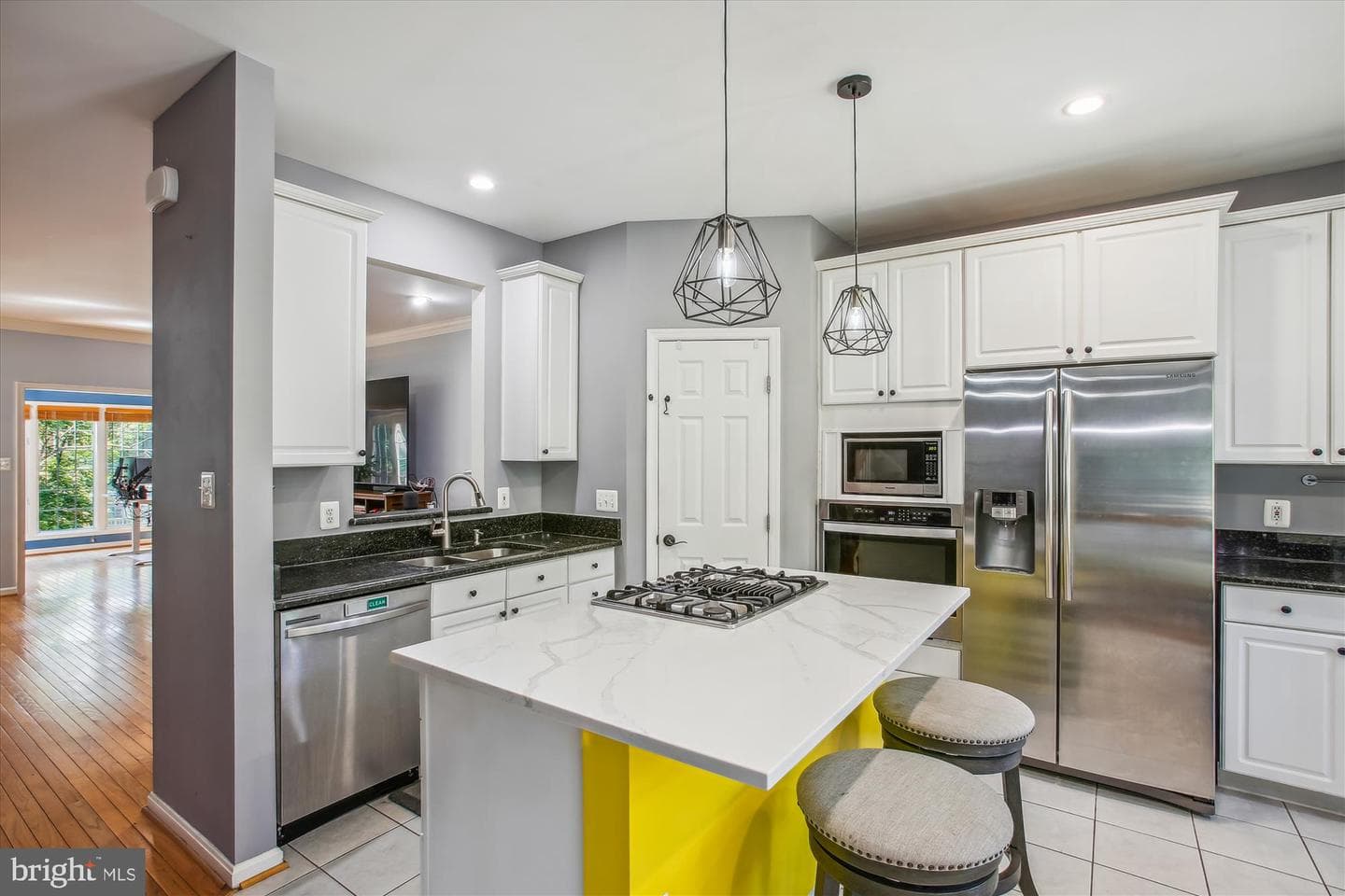 4024 Heatherstone Court photo 3