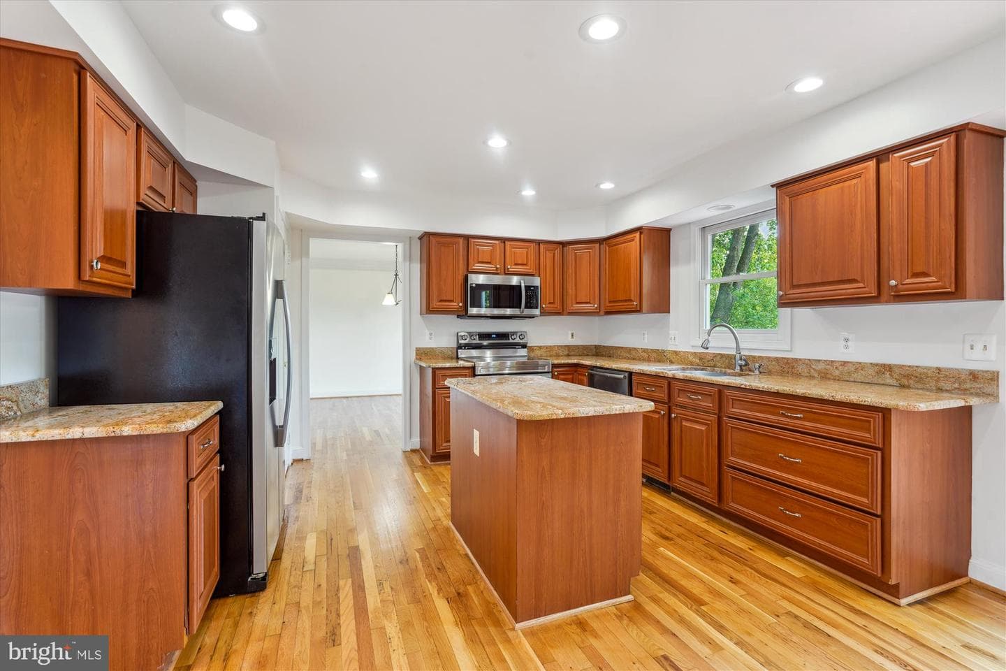 1013 Crestview Drive photo 9