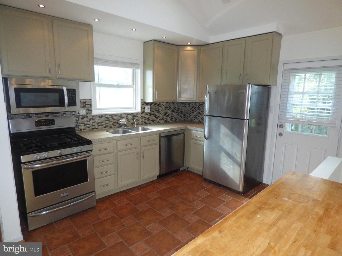 6062 Munson Hill Road photo 2