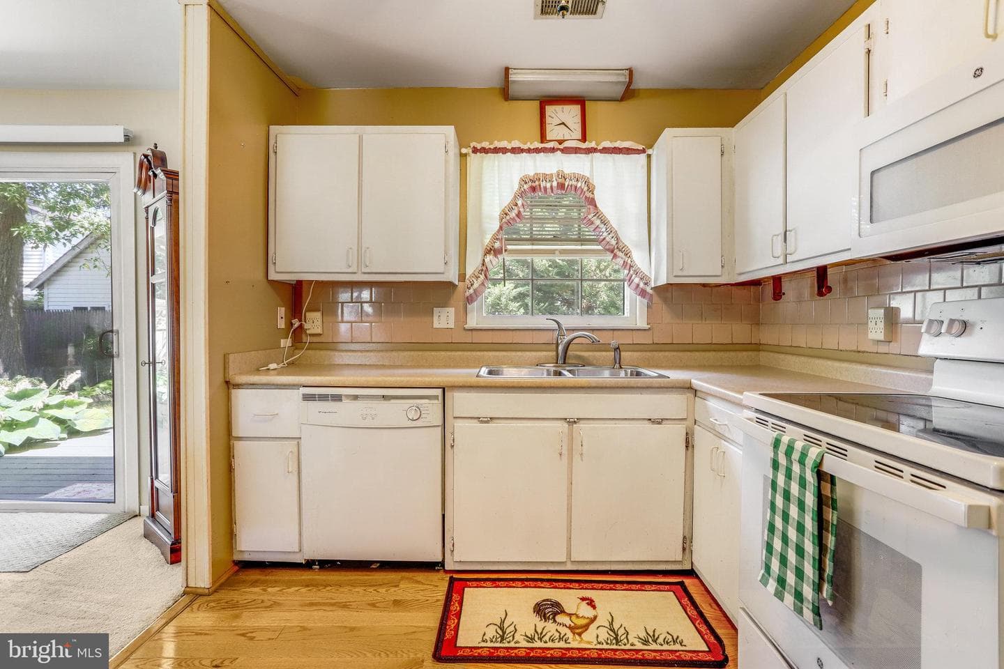 6472 Fourth Street photo 16