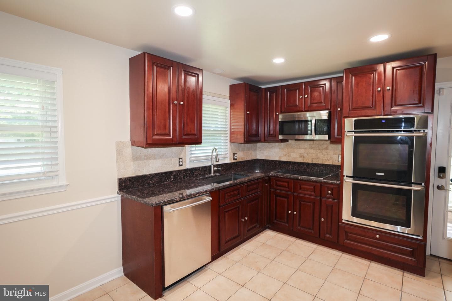 6724 Newington Road photo 10