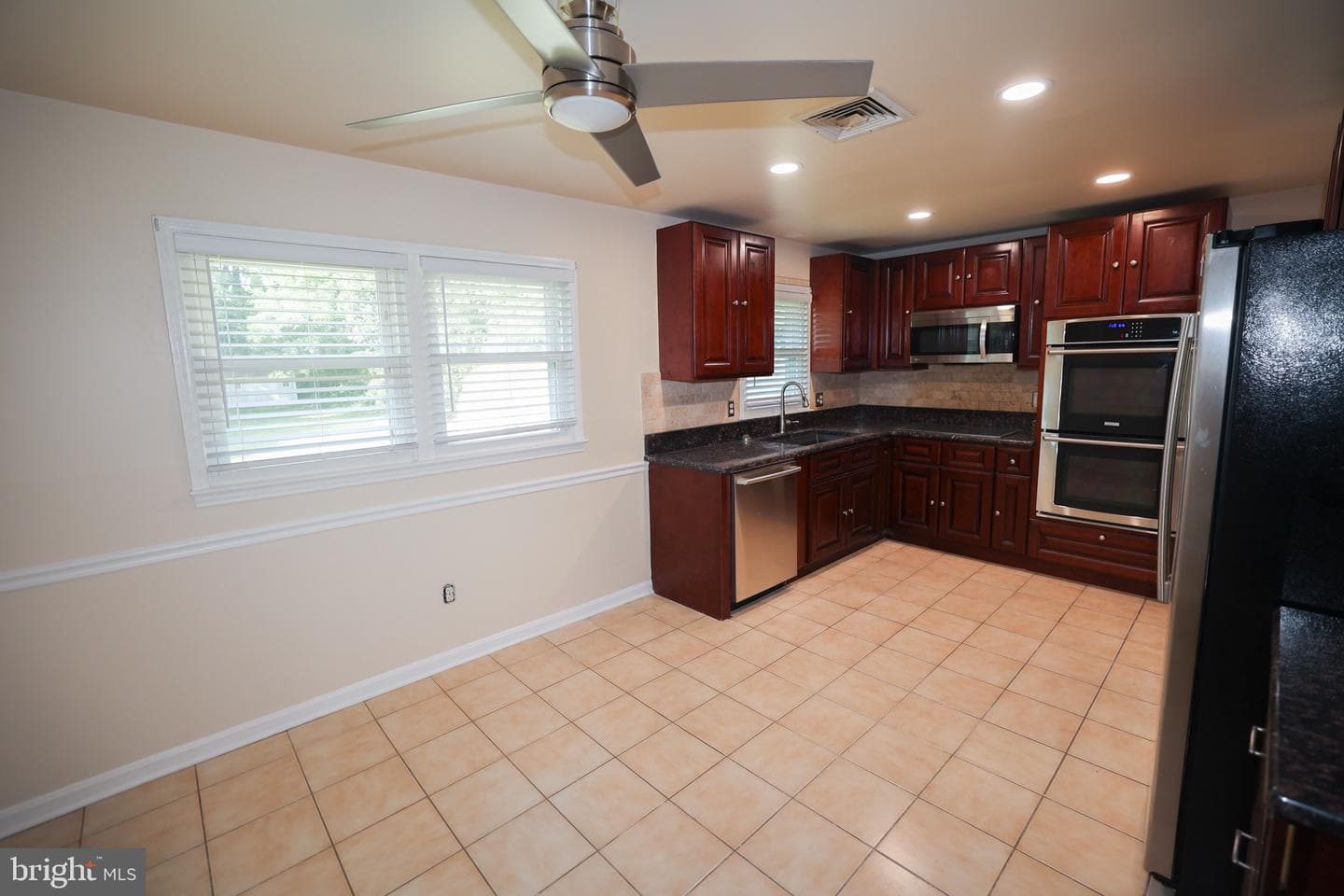 6724 Newington Road photo 12