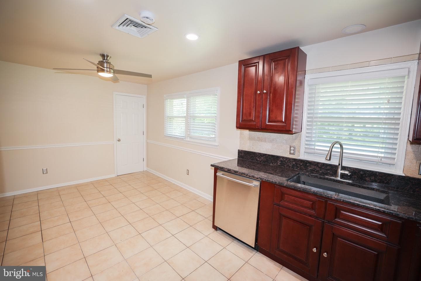 6724 Newington Road photo 13