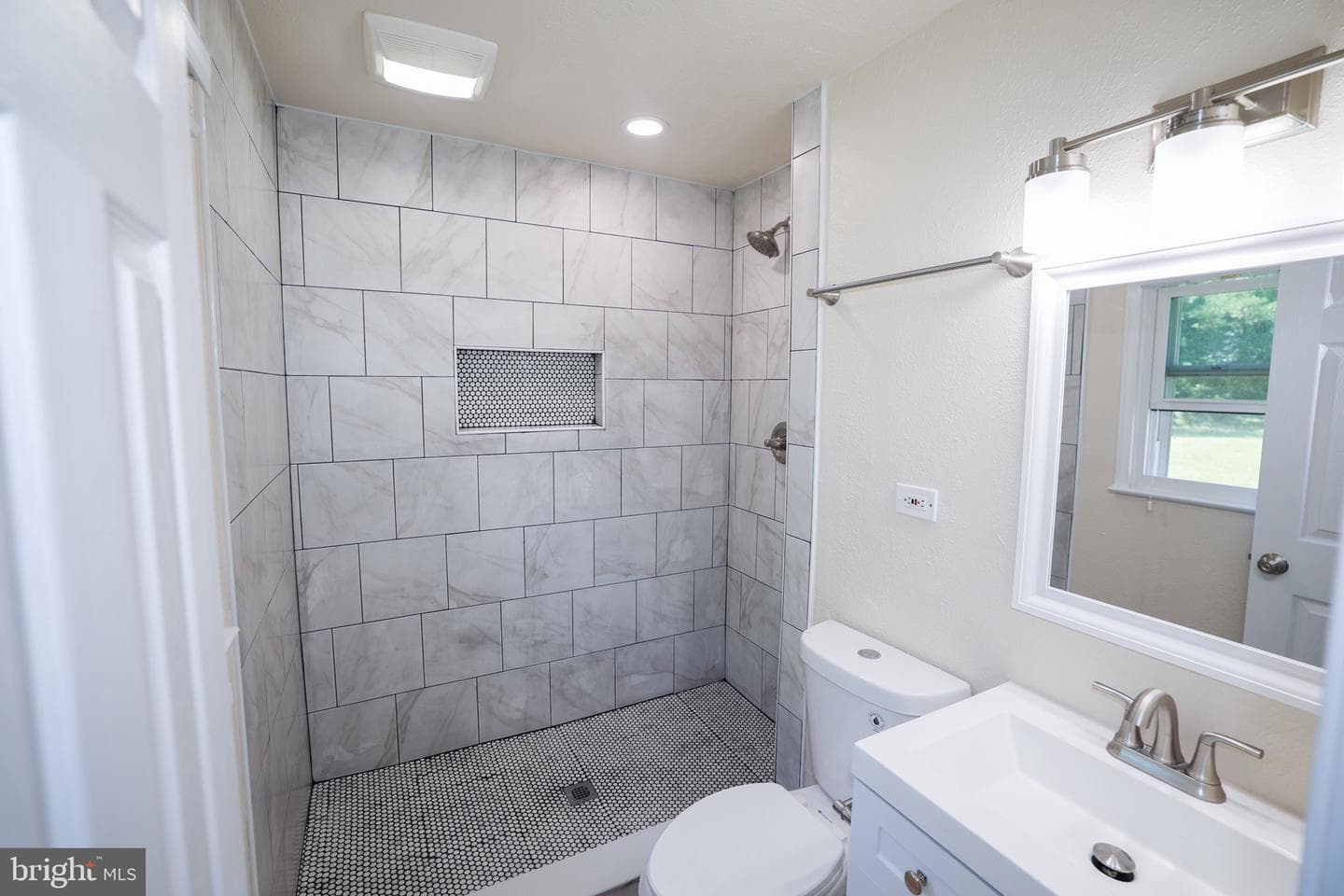 6724 Newington Road photo 18