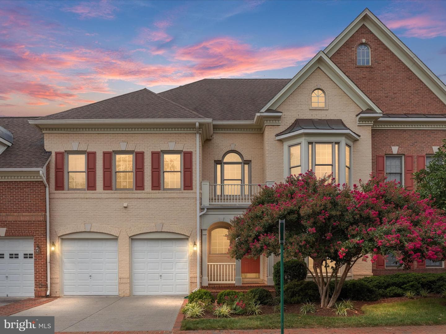 3852 Dickens Way photo 2