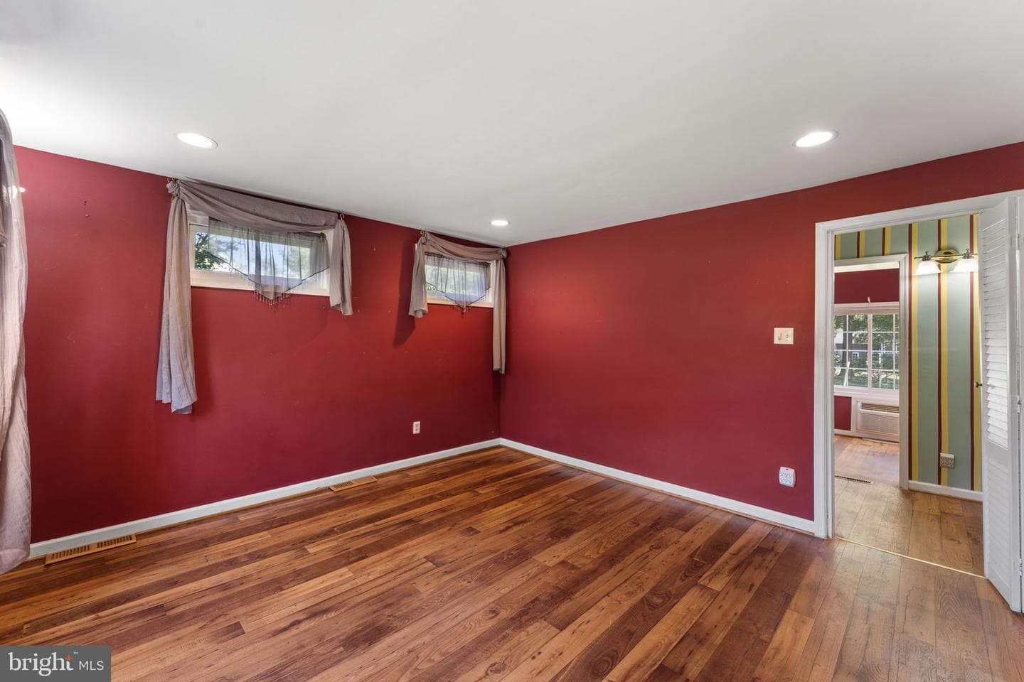 826 Van Buren Street photo 26